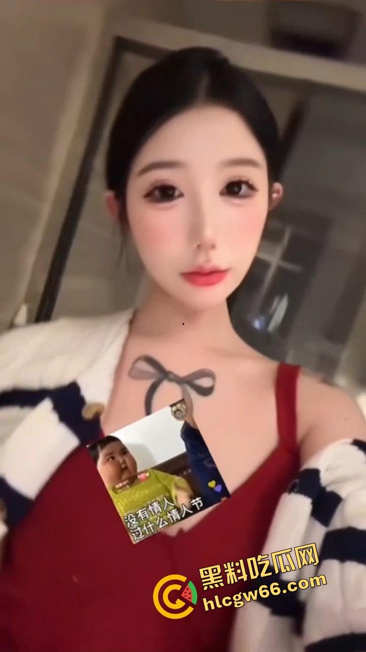 抖音【蔡小葵】大尺度视频全裸扭奶、侧卧骚动比女优还会摆,私发男友却流出全网爆操级片段!-8