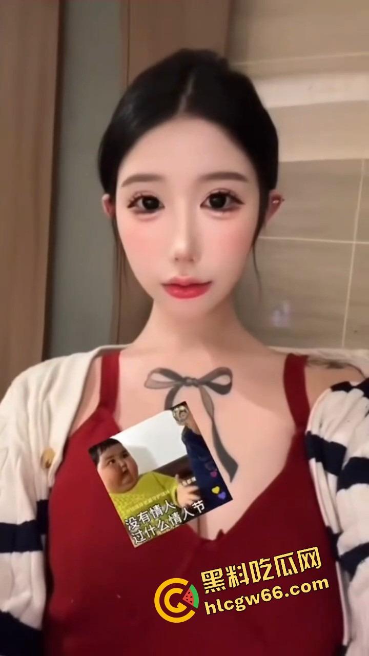 抖音【蔡小葵】大尺度视频全裸扭奶、侧卧骚动比女优还会摆,私发男友却流出全网爆操级片段!-9