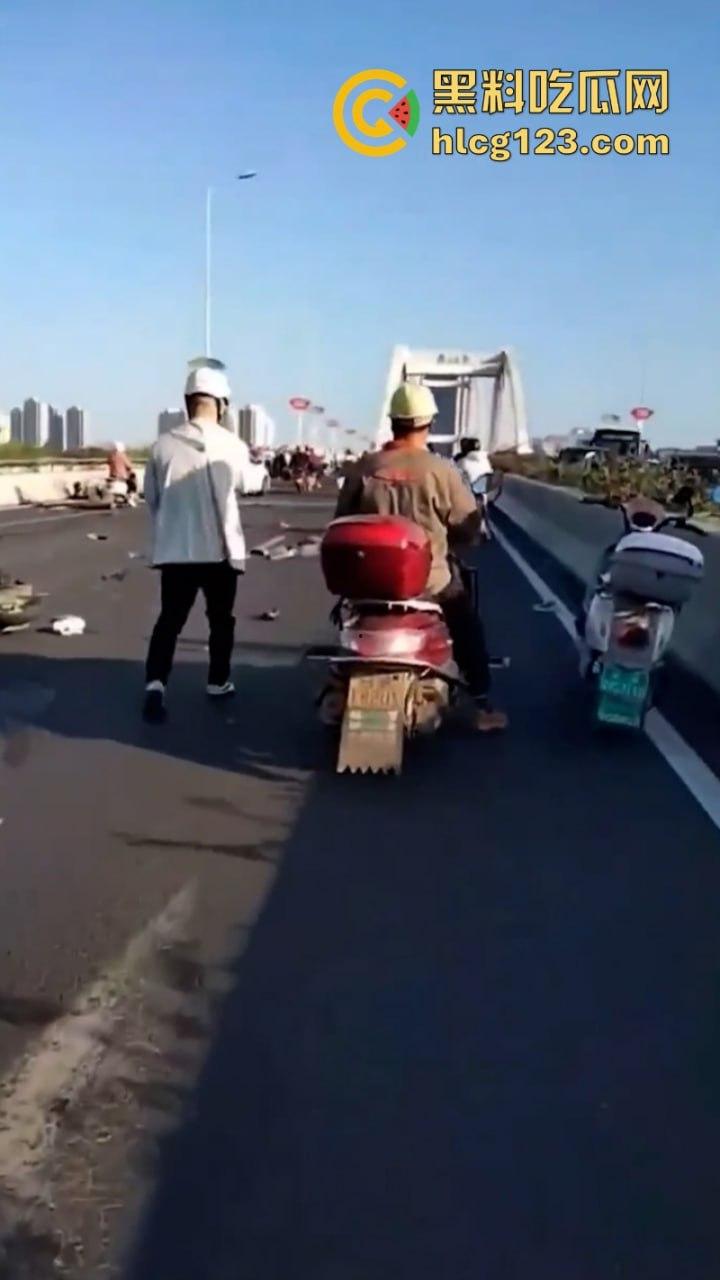 突发事件！6死7伤 湖南株洲芦淞大桥发生一起多车相撞交通事故致！-6