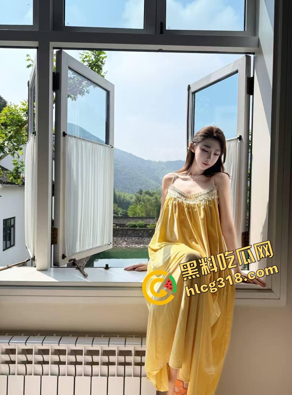 海角精品 隔壁肉丝人妻来借酱油，吃根牛子热热身，臭脚夹脸完美内射不留情，不是自己老婆就要猛操！-5