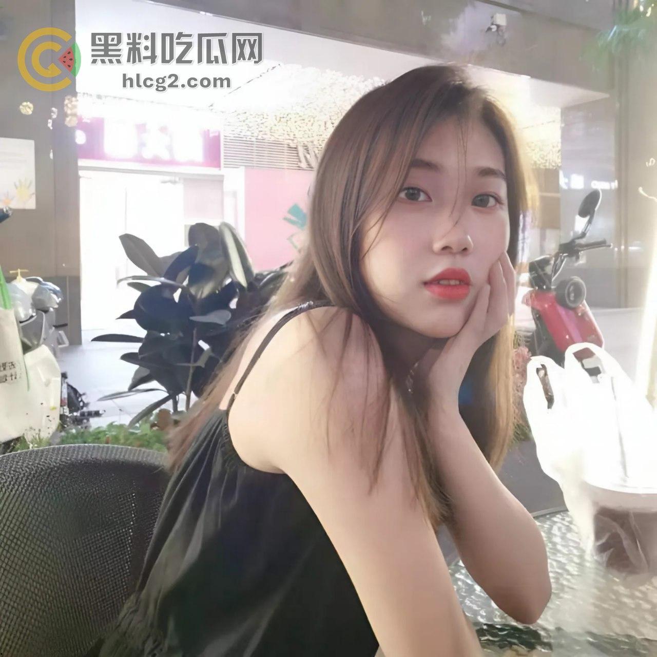 极品小情侣性爱视频百度网盘曝光，清纯美女私下狂放，惊人倒立吃鸡-1