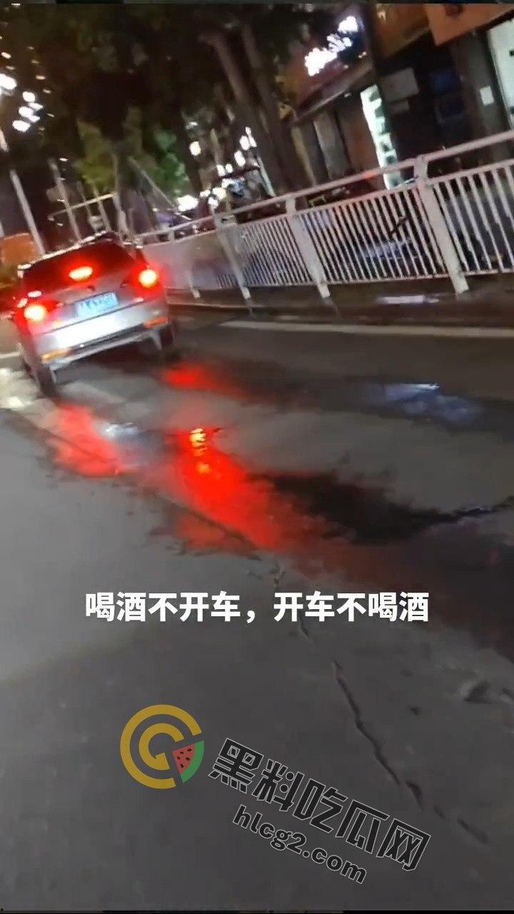 重庆悲剧！21岁外卖小哥电动车没电等救援被撞身亡，肇事司机逃逸后被抓-4