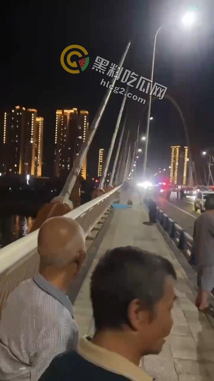 重庆悲剧！21岁外卖小哥电动车没电等救援被撞身亡，肇事司机逃逸后被抓-6