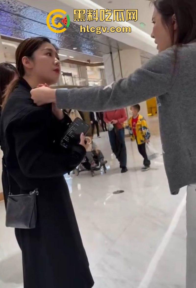 合肥银泰lv柜姐给男客户发裸照钓鱼  被抓现场还不忘叫“爸爸”-12