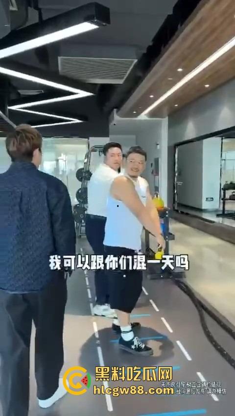 打入成都GAY圈，熊猪文化震碎三观，胖熊陪床8000块，花钱买个肉山压床？到底是什么口味？-8