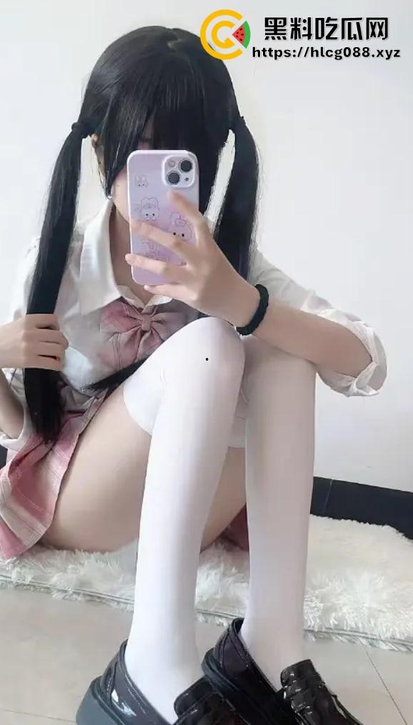 抖音30万粉纯情萝莉【小甜甜】福利视频泄密，嫩逼喷水惊呆舔狗，女菩萨还是骚母狗？-12