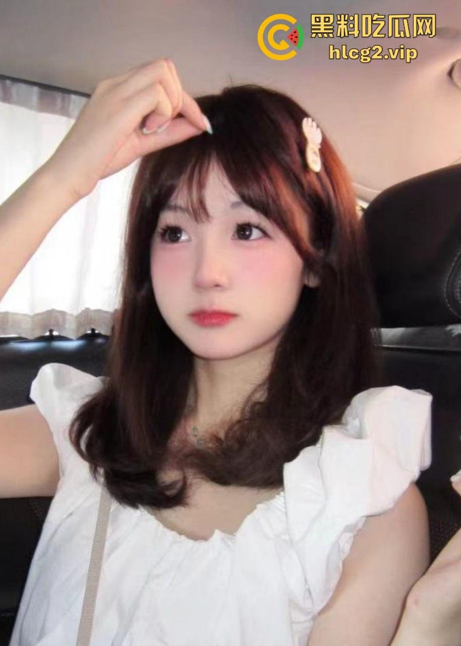 白虎嫩妹林维欣被男友后入爆操！蜜汁呻吟配合狂野抽插，微肉感身材太骚了！-1