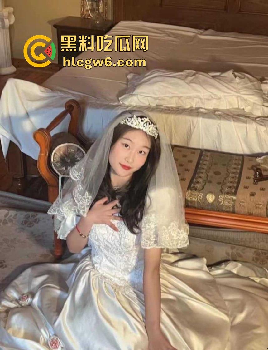 武昌工学院国教大二骚学生妹【王淇晓】裸聊约炮骗钱跑路遭曝光，蹭酒蹭吃的反差婊，嘴里喊哥哥心里骂冤种！-24