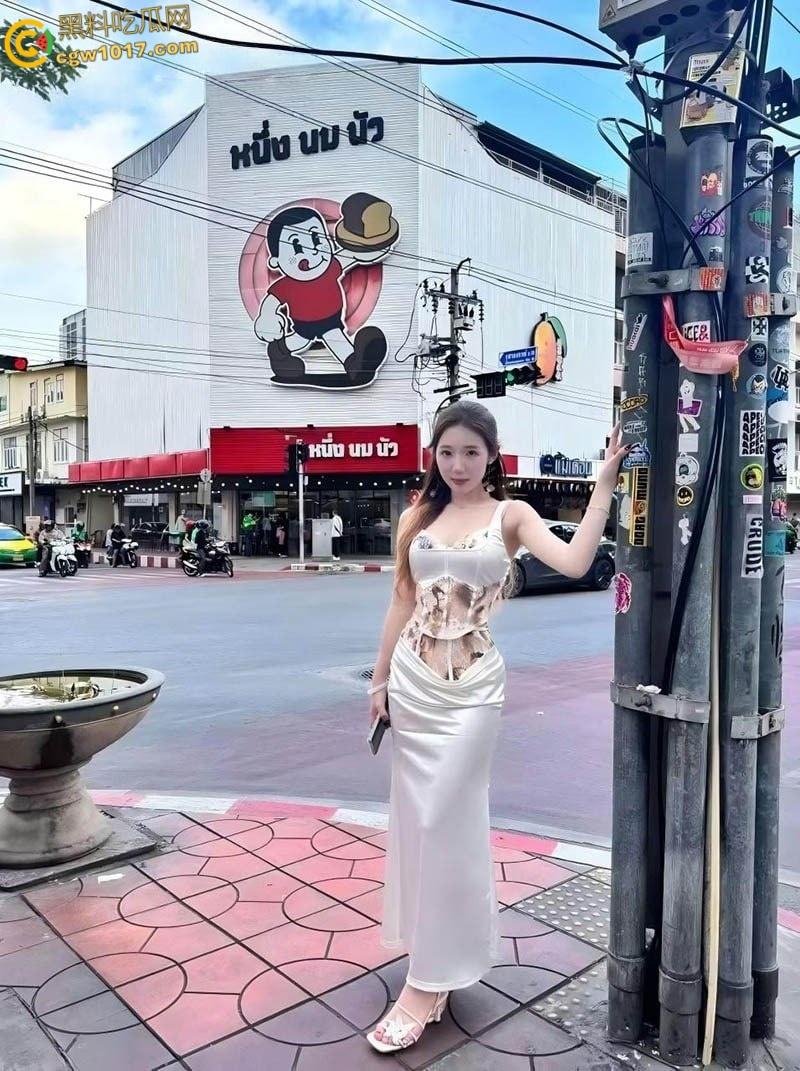 高颜值学姐饥渴难耐,不穿内裤被按在办公桌狂操!抠逼调教爽到高潮喷水,椅子上后入内射浪叫不停!-1