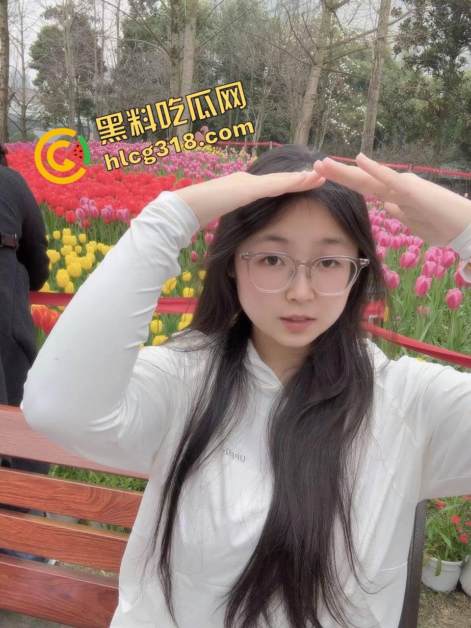 电梯春潮涌动，男女上楼全程互撩，男的手法老道全程开摸，解开发型就是解锁原始本能！-4