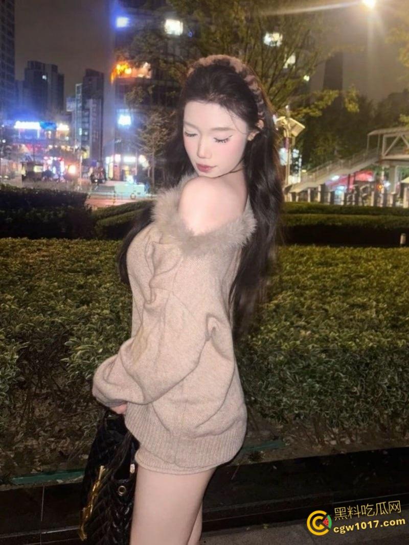 上海骚母狗【李锦怡】被男友疯狂爆操，大奶乳交娴熟口活一流，无套后入抽插，屁股被打得通红！-4