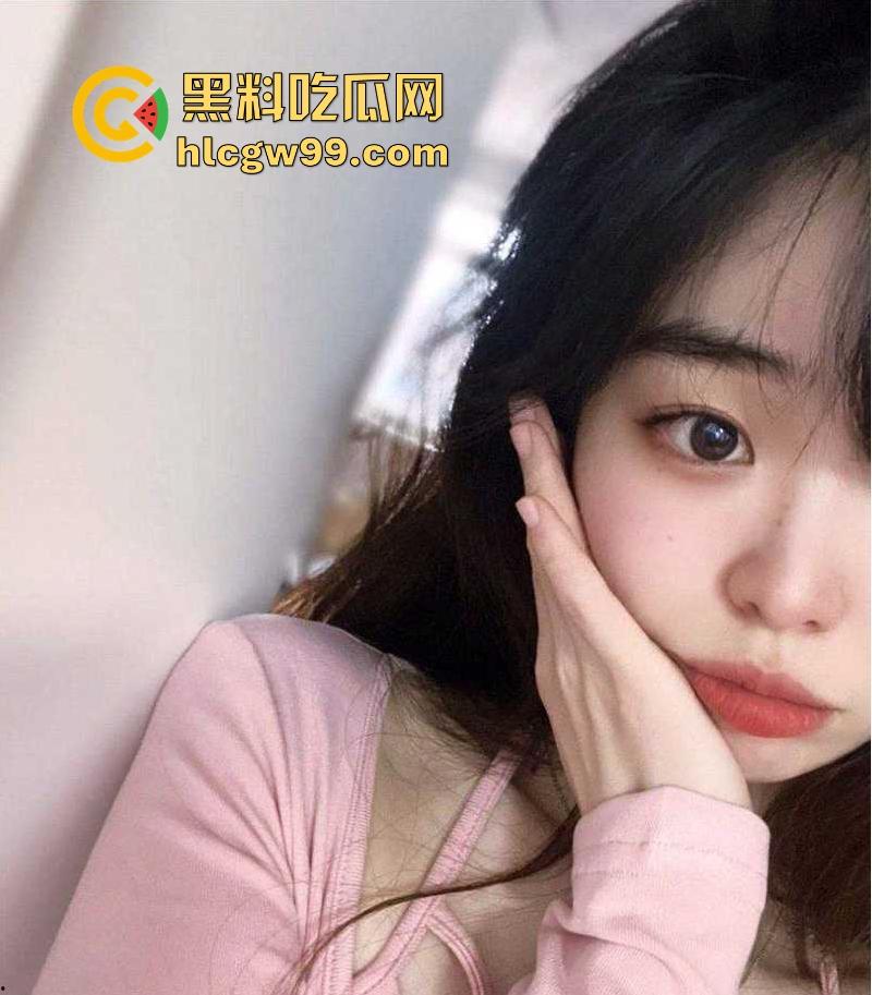 广州大学广告设计的22岁反差学妹【安雯婧】露出私拍福利流出，小穴高清特写，多少舔狗心里的梦中女神！-4