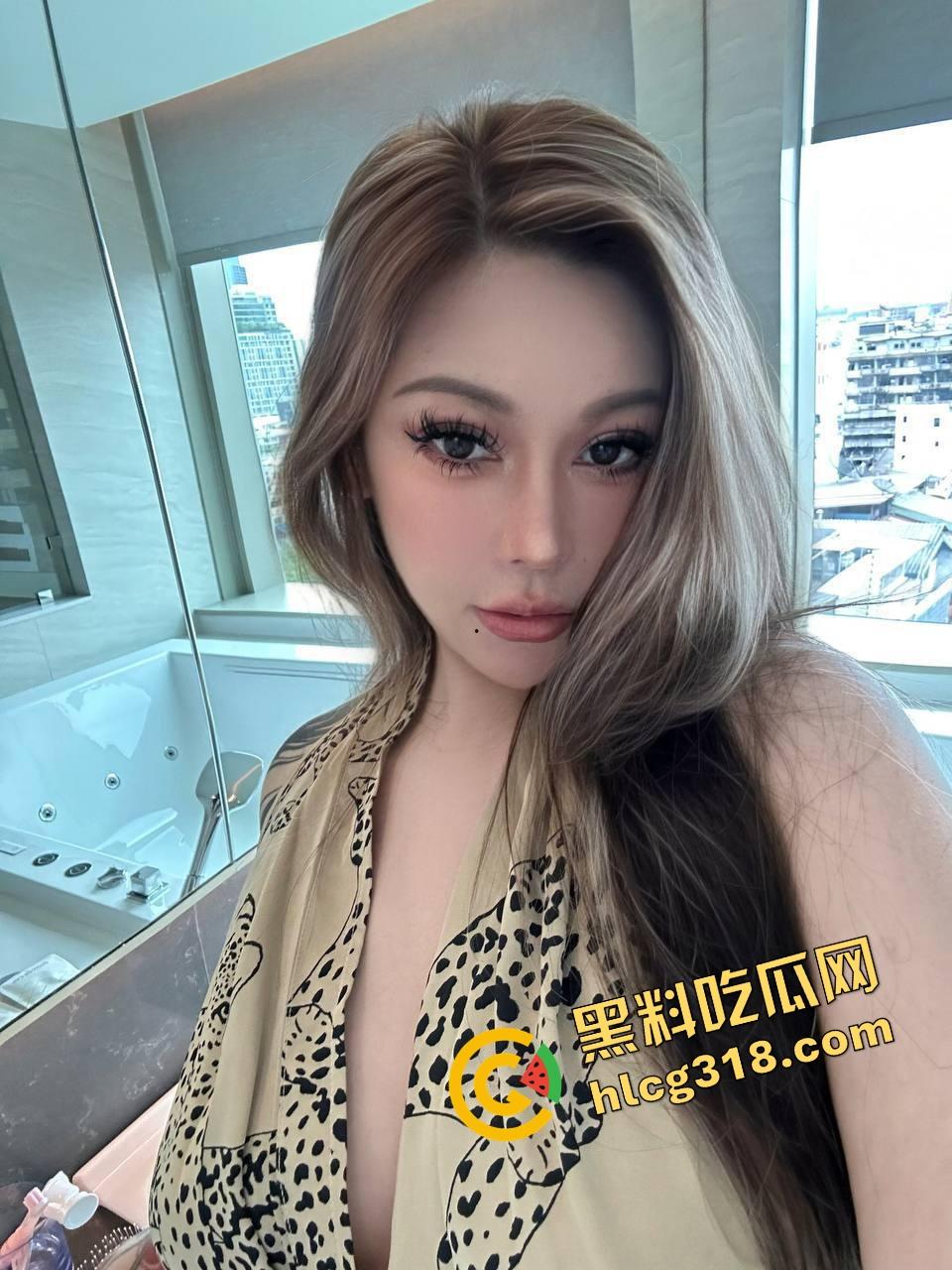 刚睡醒就被骑，表嫂穿着内裤坐上来，这开门见山姿势配上晨勃真的安逸，干完她还紧紧抱着我不撒手！-3