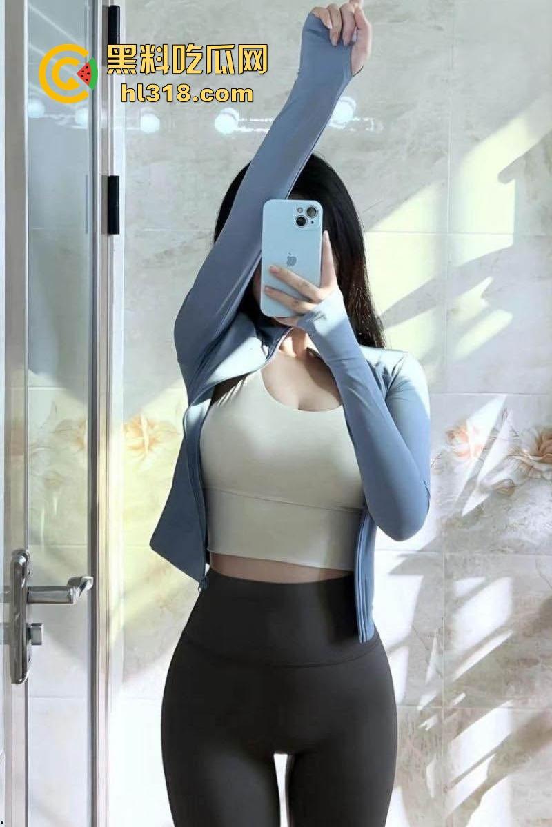 约操瑜伽裤翘臀表姐，微胖巨乳性感诱惑，对着肥臀狠狠爆操内射，这等极品身材配瑜伽裤堪称一绝！-3