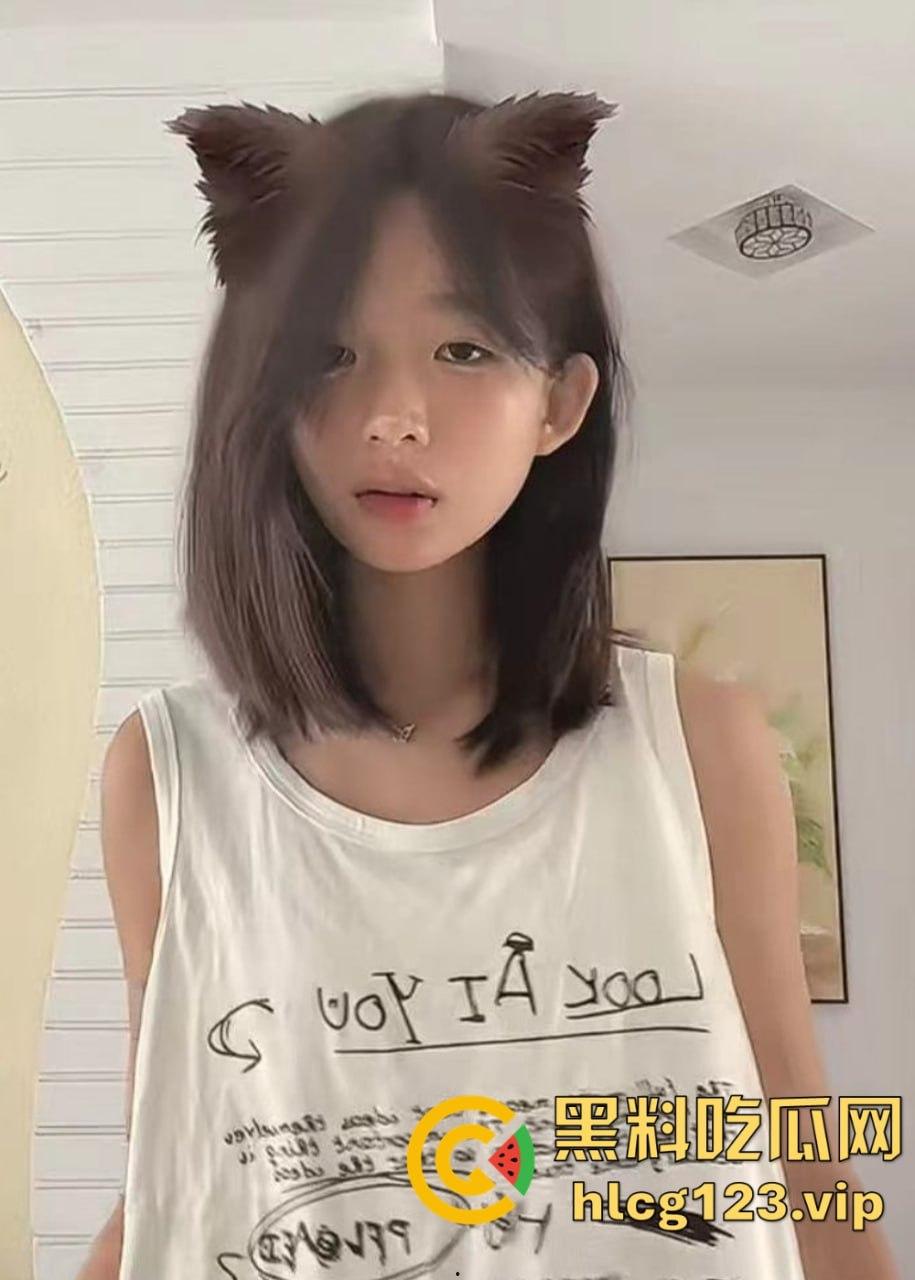 快手网红『小狗的烦心事』下海直播曝光!文静眼镜妹全裸深喉假阳具,反差大到让人看呆!-1