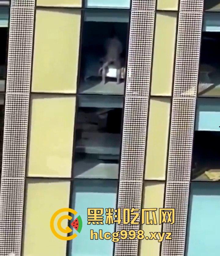 我嘞个骚刚!瓜友投稿酒店偷拍,激情后入到一半才发现是俩男的在搞!-3