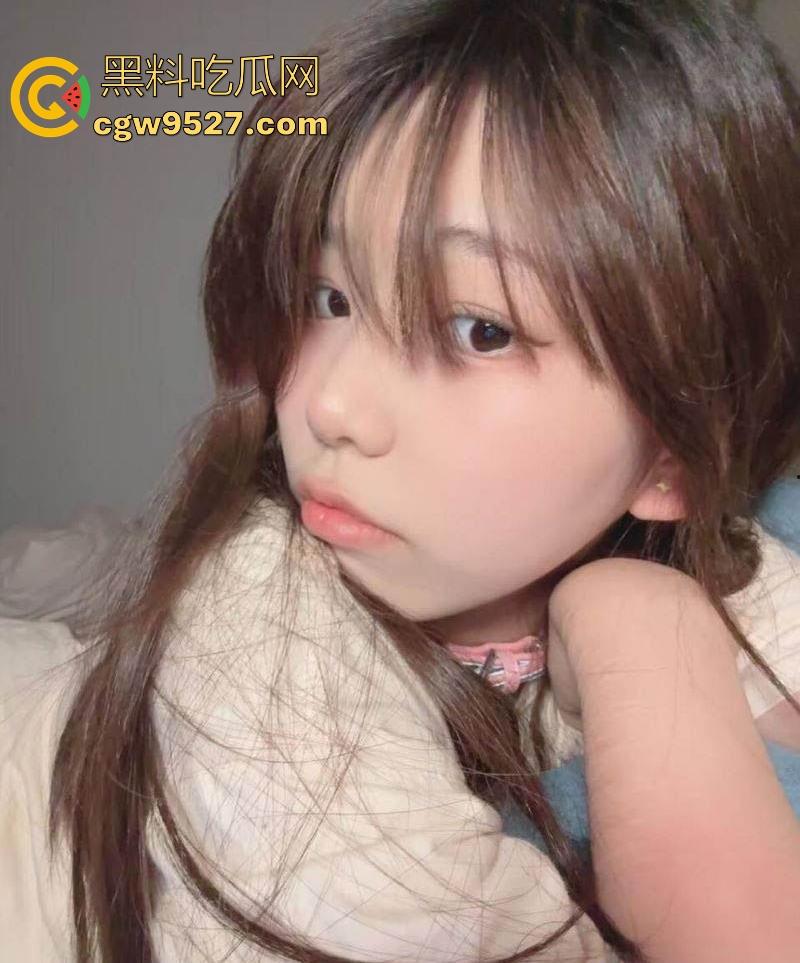 长春大学粉嫩清纯学妹【屠文蕾】宿舍自拍自慰，胆大不怕舍友发现，酒店为男友露脸口交，反差婊本色尽显！-2