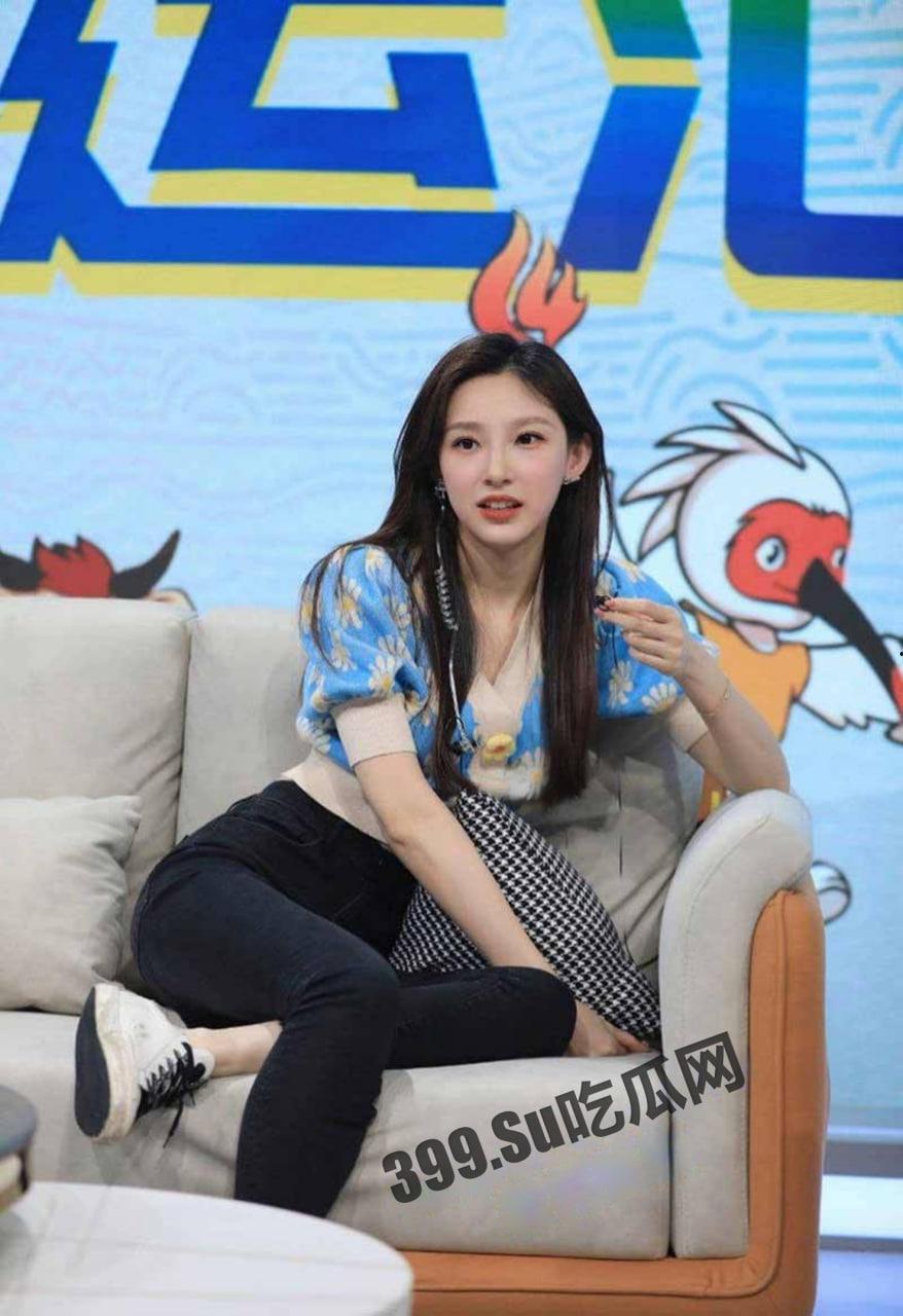 吴亦凡事件女主 「都美竹」 网传疑似卖淫 25 秒视频疯传网络-6