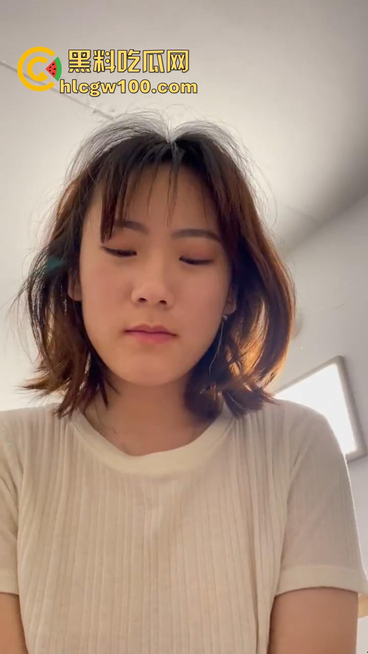 济南读研妹【向晨悦】骚劲爆表，浓密阴毛配紧致浪穴，两天榨得男友快废，口活绝顶精液说精液腥味脓味才最香！-1