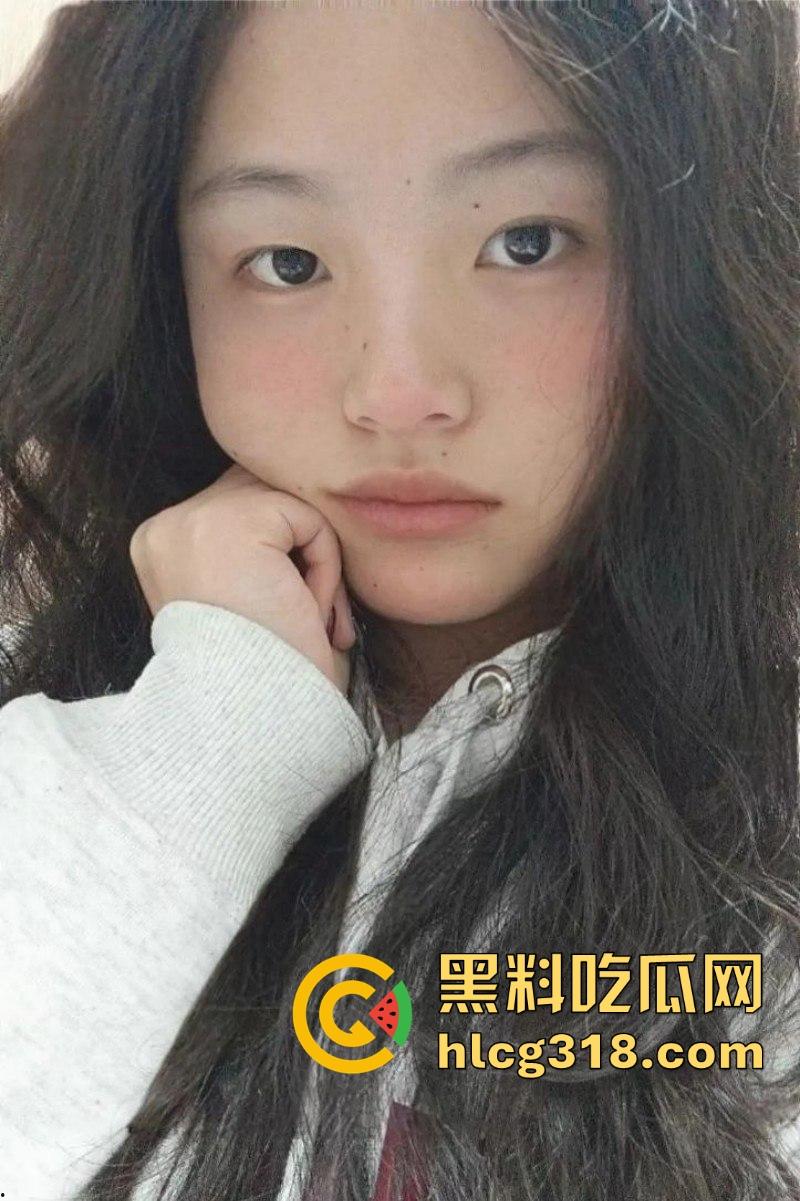 广东城建职业技术学院【李思洁】高颜值巨乳反差婊 粉乳嫩穴曲线火辣，肥臀美乳性瘾极强。-2