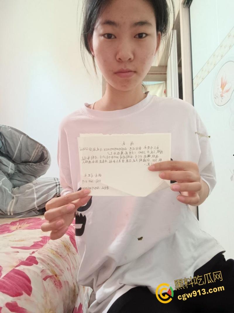 山西清纯女大学生【马莹冰】，为了买新款苹果手机，甘愿在网上裸贷，逾期被曝光自慰裸照 ！-4