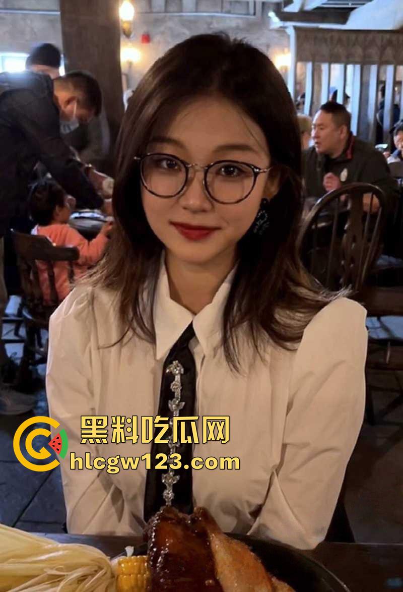 清纯脸校花女神黄羽佳，浙江经管学院大一新生，私下她骚到骨子里，群P无套尺度炸裂！-2