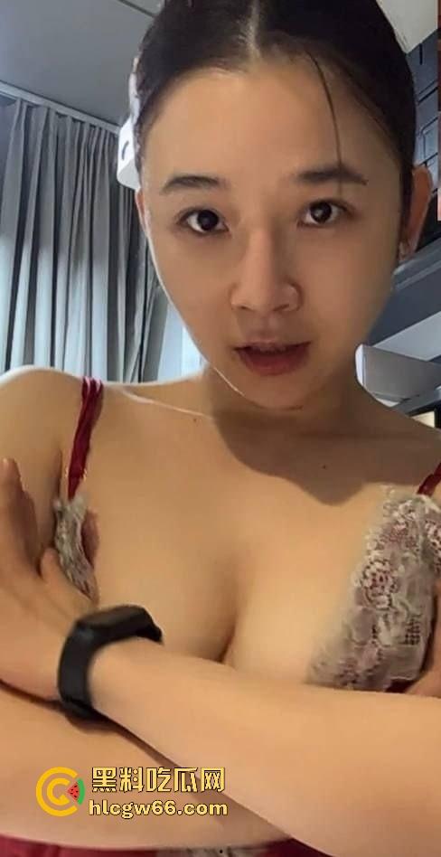 湖南极品健身少妇 【吴侨雯】绿帽老公常年在外 淫妻在家与网友裸聊自慰 成熟的女人太会诱惑人！-5