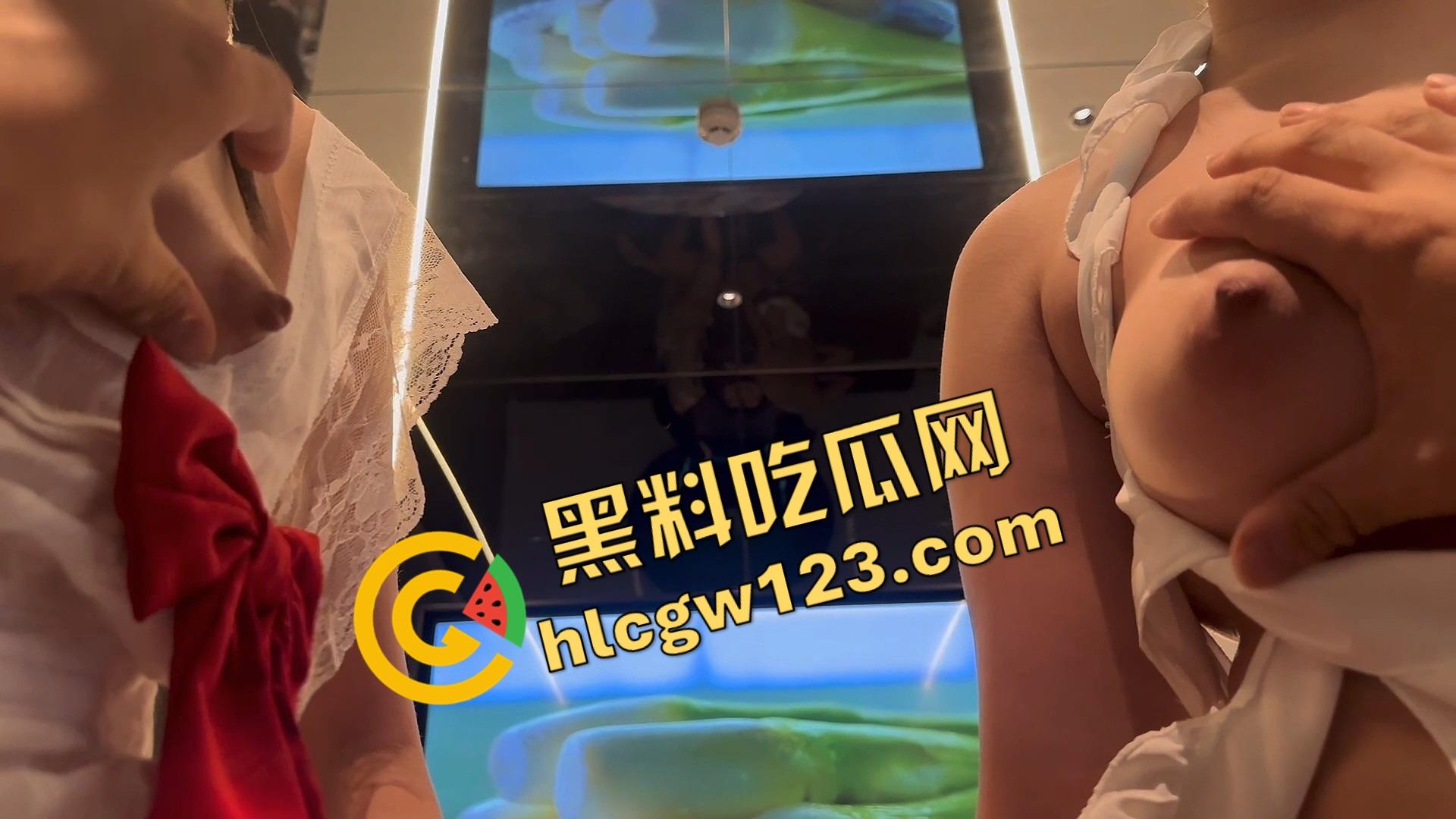 常州大学小白花『章月』伺候金主玩双飞,一拖二送闺蜜陪睡,大哥一份钱搞两个骚逼玩得笑开花!-14