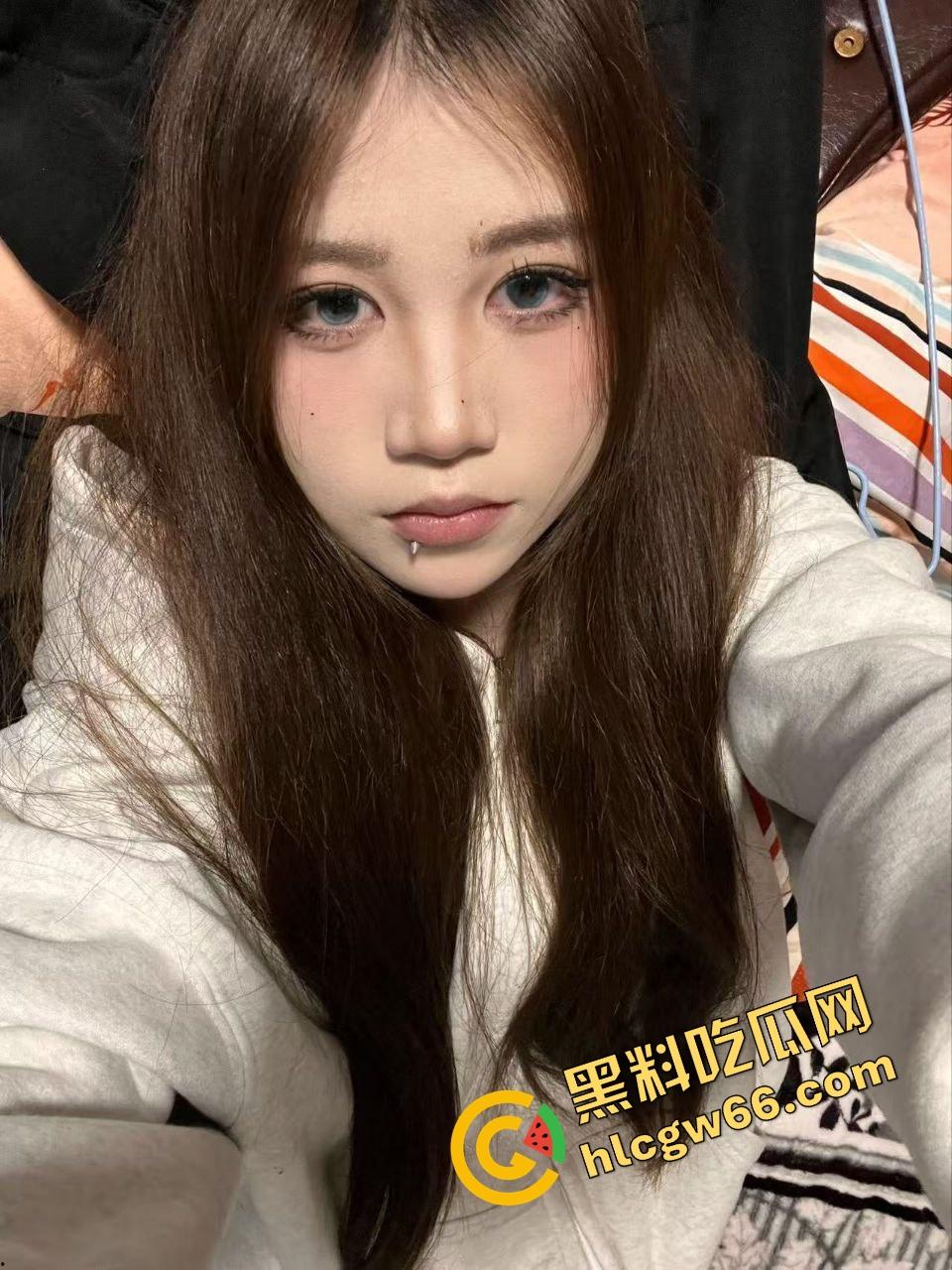 常州万达服装店老板娘『刘莉莉』被男友深喉颜射骑乘蠕动全程高能，JB插到失神还要遮脸装纯！-2