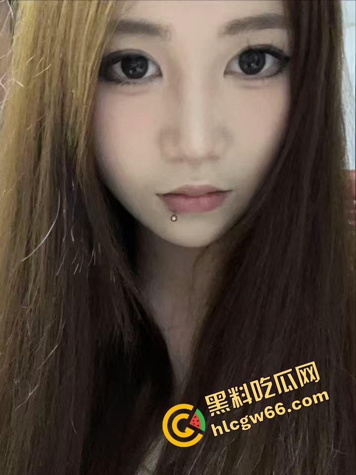 常州万达服装店老板娘『刘莉莉』被男友深喉颜射骑乘蠕动全程高能，JB插到失神还要遮脸装纯！-3