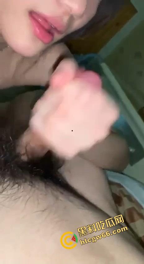 常州万达服装店老板娘『刘莉莉』被男友深喉颜射骑乘蠕动全程高能，JB插到失神还要遮脸装纯！-20