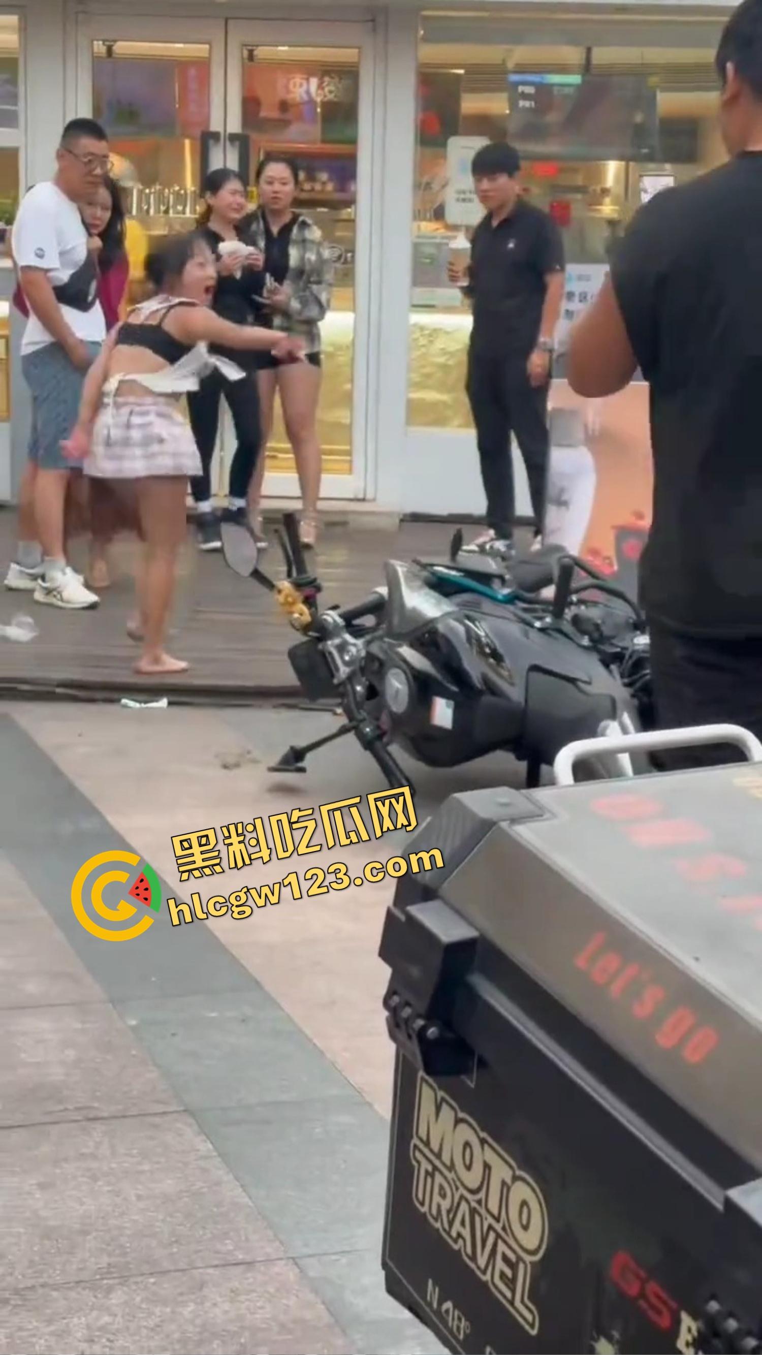 淄博JK铁锤妹妹怒砸春风450NK，穿着丁字裤情趣衣酸辣粉塞排气管，全网暴走萝莉认证已满级！-14