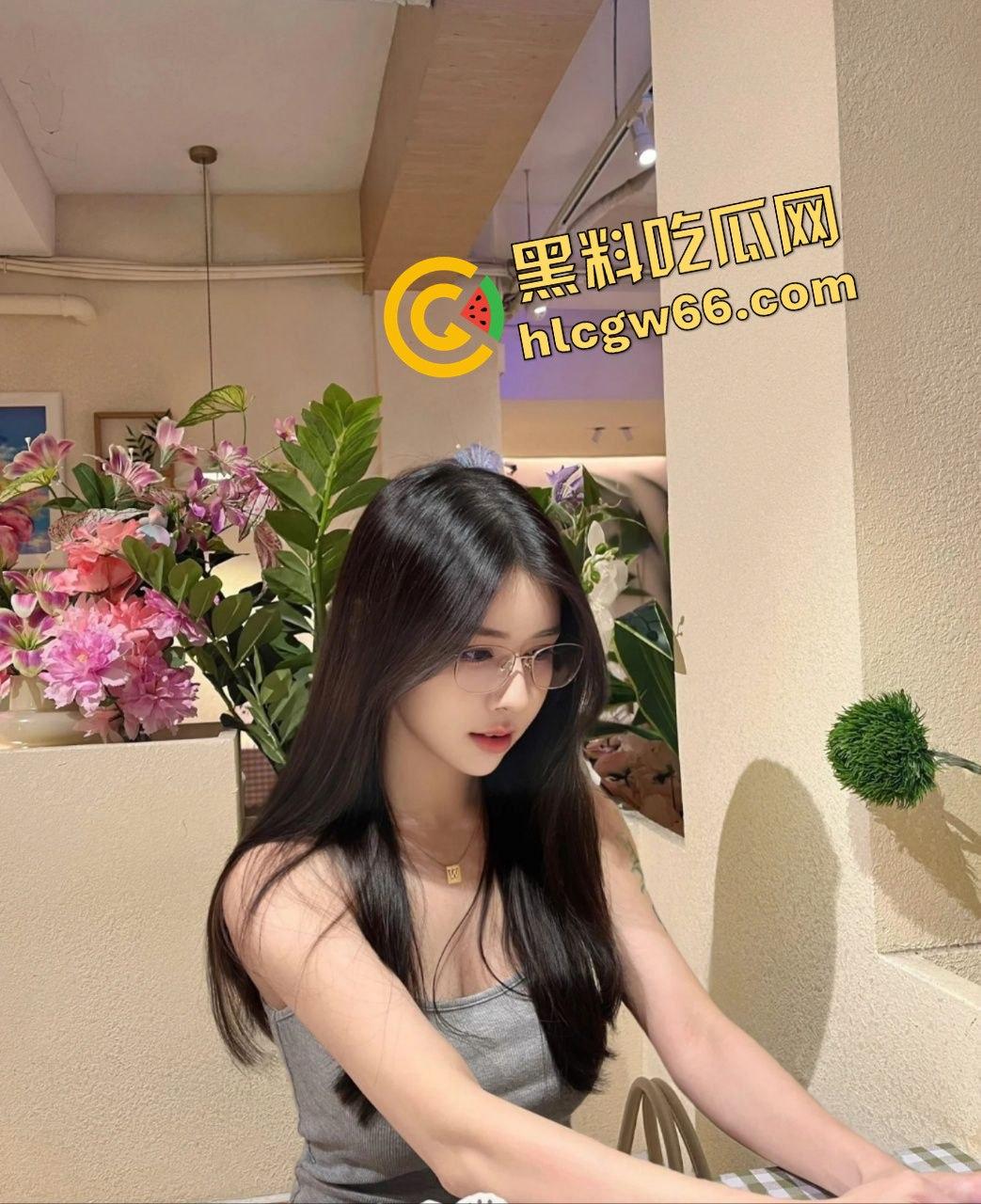 你以为是天生粉嫩？其实是鲍鱼打了三层滤镜，保养比你爱车还讲究，哥你操的是项目成果不是逼！-2