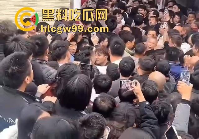 广东潮汕迎老爷因抢香炉爆发冲突,两边人马大大出手,好好的一个迎神活动搞成这样为啥呀!-9