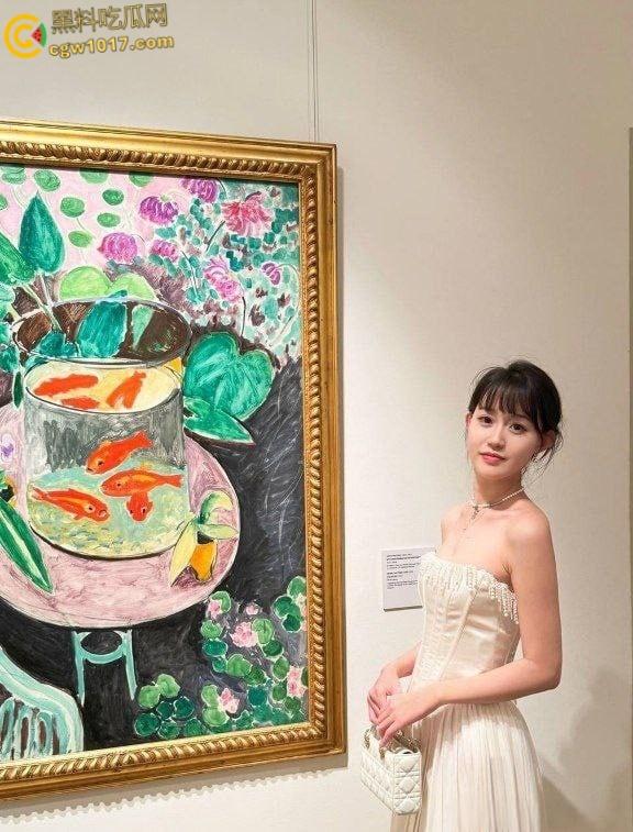 北方工大绝美校花，遭男友背刺大量自拍流出，玩户外露出取外卖，花式性爱舔肛吸屌，穿着护士制服被后入猛草！-3