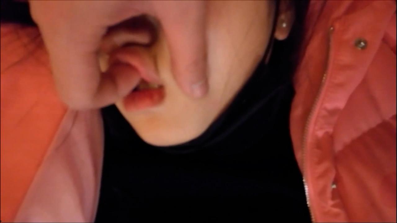 迷奸抖音上吊到的学生妹 太漂亮了 直接下药迷倒  粉嫩的小穴跟没开发过一样-6