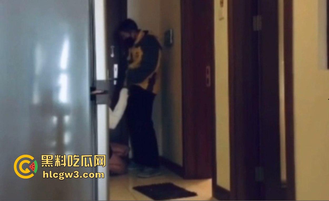 女主播点外卖不为吃饭只为约 饥渴骚逼勾引美团骑手大叔 威胁差评强行打桩 美团骑手宣传片年末升级？-8