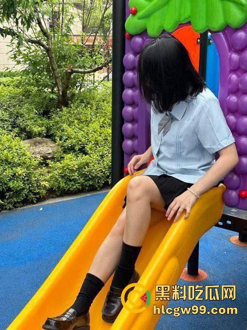 江西短发萌妹【孙怡】私密照疯传，掰穴露骚逼给男友拍，学校学霸家里宝，清纯小处女实际逼都黑了！-7