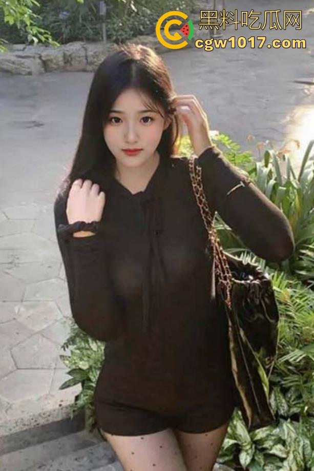 海角乱伦！周末女儿带着闺蜜来家里做客，午睡时间当着女儿闺蜜内射了她，又一次的让女儿吃药心里内疚无比！-1