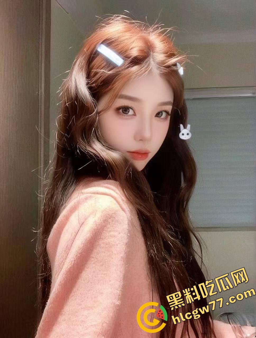 一龙两凤顶级操演,沪上大哥找Coser圈两个妹子双人足交舔屌,蜜桃臀齐飞根本不知干哪边!-1