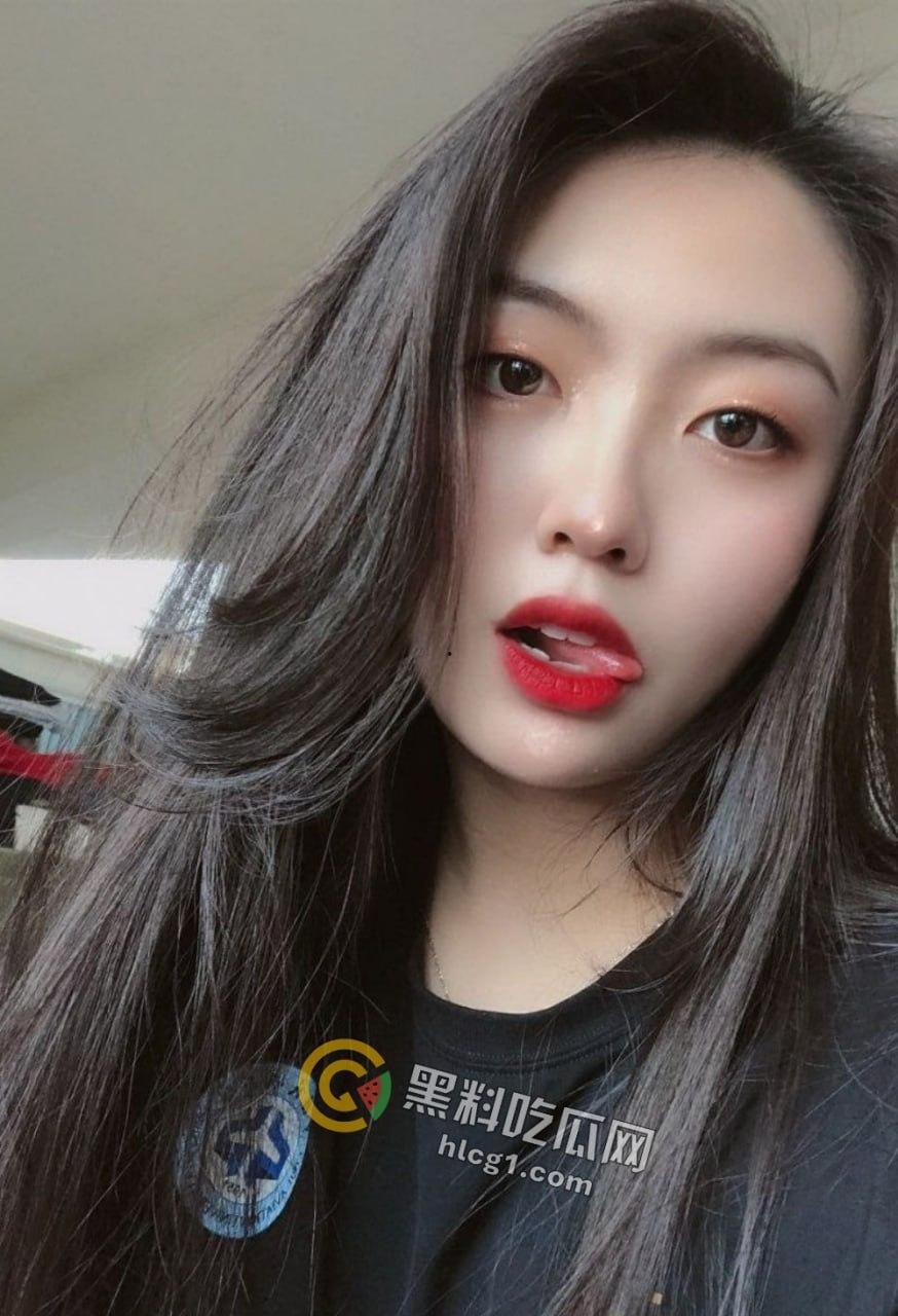 山航机长「何娜娜」原地干拔起飞，只为赶回去吃男友鸡巴，躺卧口爆视频被曝出！-8