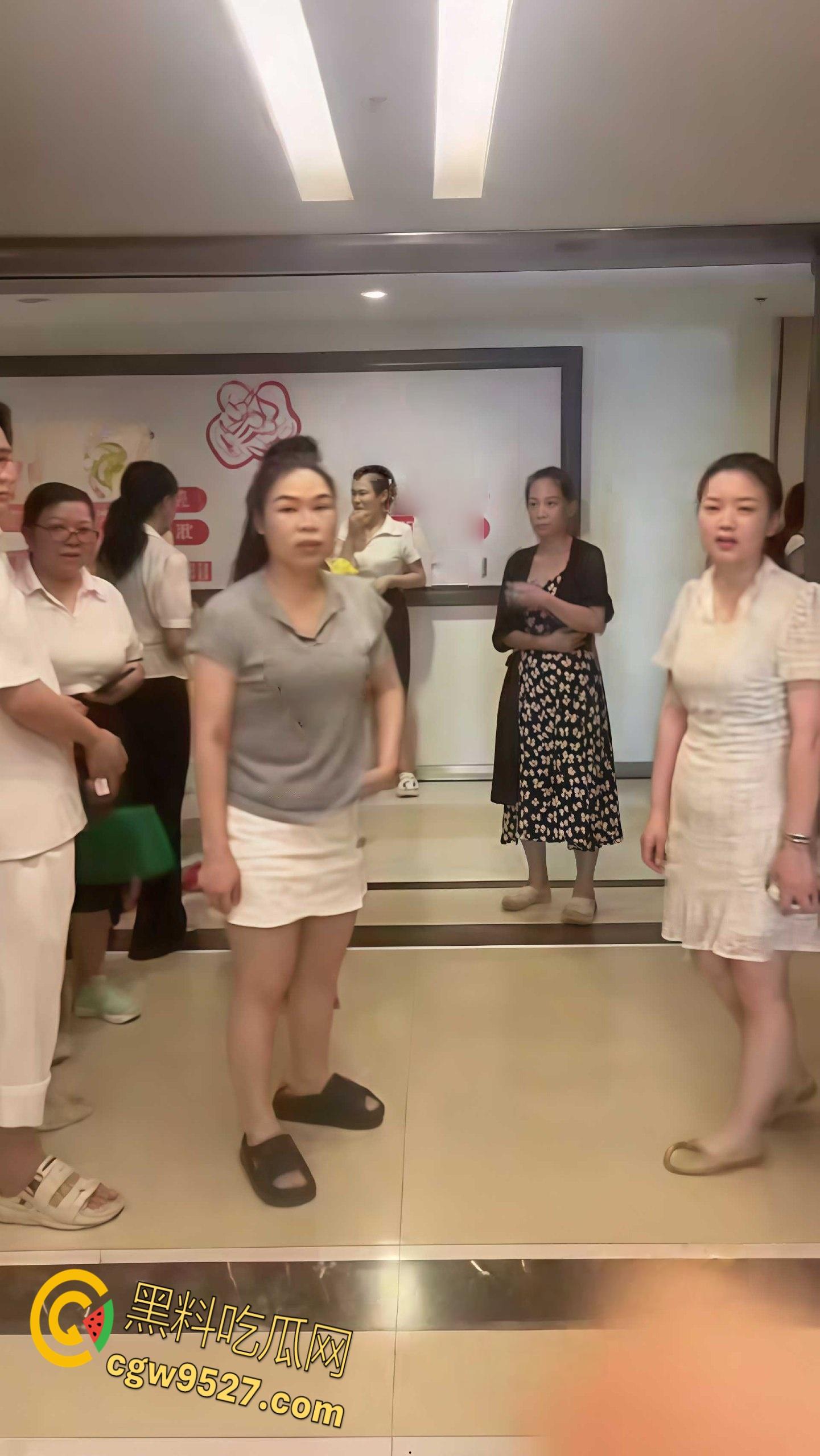 湖南某母婴培训机构，押金纠纷多人围堵事件，学员丈夫怒斥黑心机构，欺诈消费者权益！-4