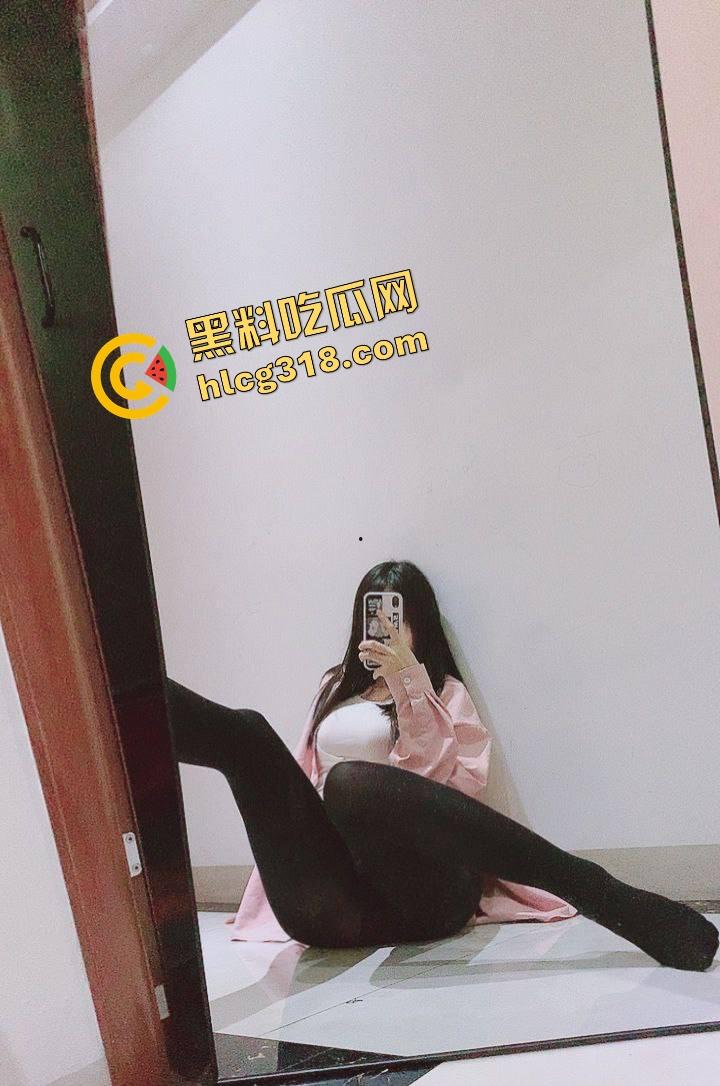 黑丝控天堂 女网友群里发黑丝自拍 问你们喜欢咬还是艹?咬咬咬 or 艹艹艹?回答我!-1