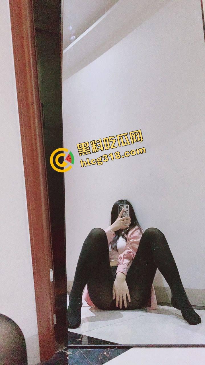 黑丝控天堂 女网友群里发黑丝自拍 问你们喜欢咬还是艹?咬咬咬 or 艹艹艹?回答我!-3
