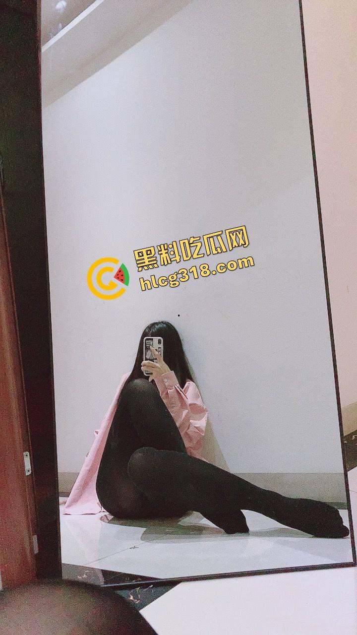 黑丝控天堂 女网友群里发黑丝自拍 问你们喜欢咬还是艹?咬咬咬 or 艹艹艹?回答我!-4