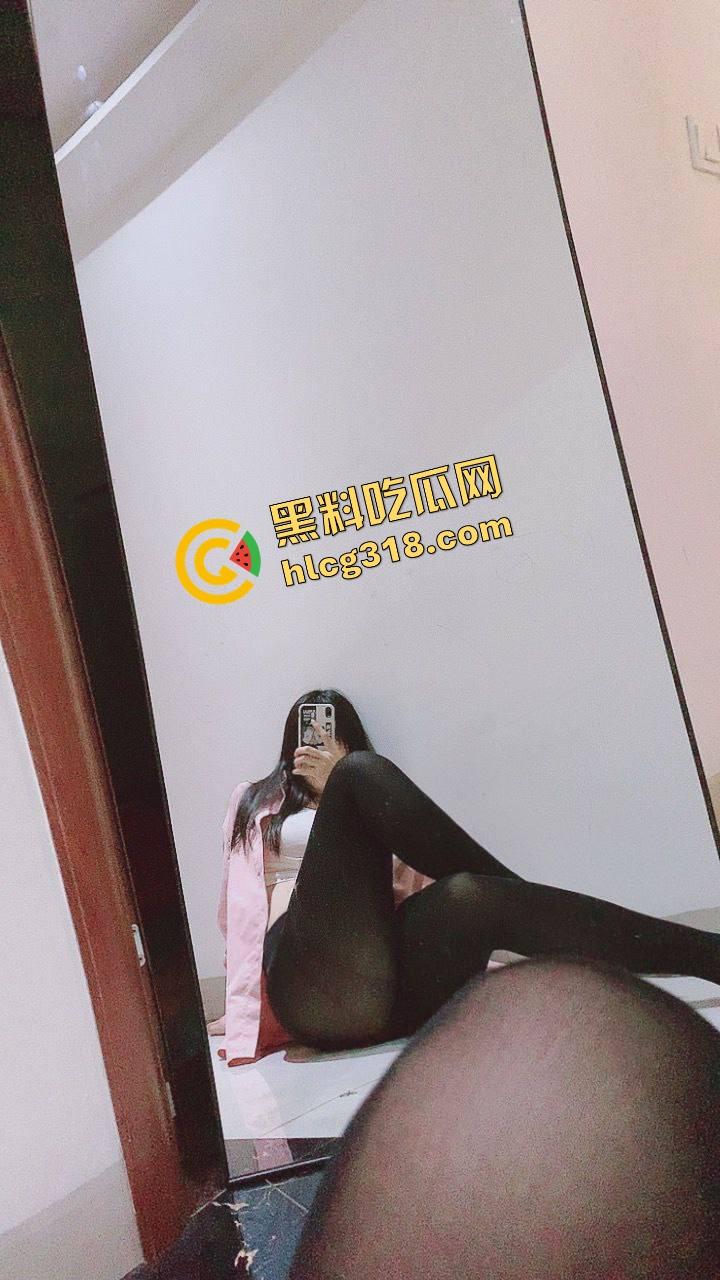 黑丝控天堂 女网友群里发黑丝自拍 问你们喜欢咬还是艹?咬咬咬 or 艹艹艹?回答我!-5