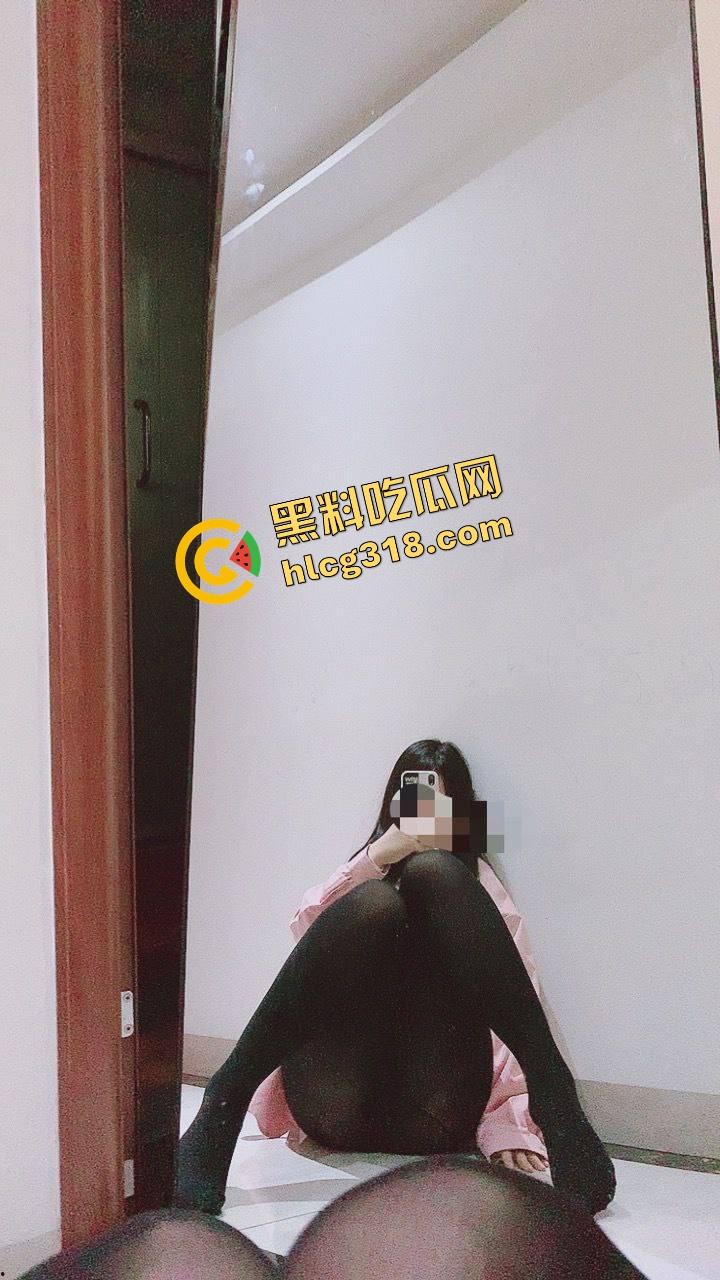 黑丝控天堂 女网友群里发黑丝自拍 问你们喜欢咬还是艹?咬咬咬 or 艹艹艹?回答我!-6