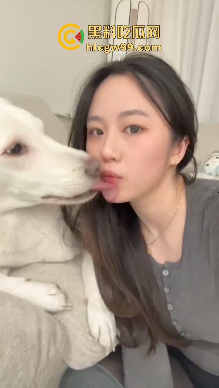 逆天炸裂反差母狗人兽交配！御姐骚鸡与自己宠物狗舌吻互舔亲嘴接吻，这是哪位兄弟转世成功了？-8