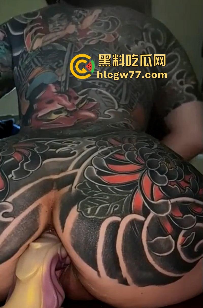 纹身男女激情性爱 极品身材肥臀纹身妹 被大屌男友爆操抽插 性爱自拍视频流出-6