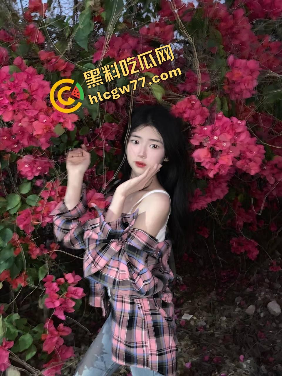 最美的不是下雨天，而是你在我身上坐着颤的瞬间，武汉大学情侣公共场合观音坐莲被偷拍，全网疯传！-1